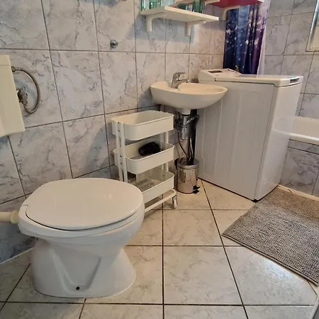 Beach Apartment Mali Iz شقة *