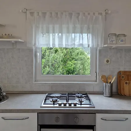 Beach Apartment Mali Iz شقة *