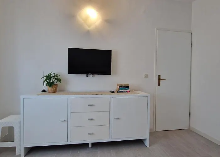 Beach Apartment Mali Iz Mali Iž