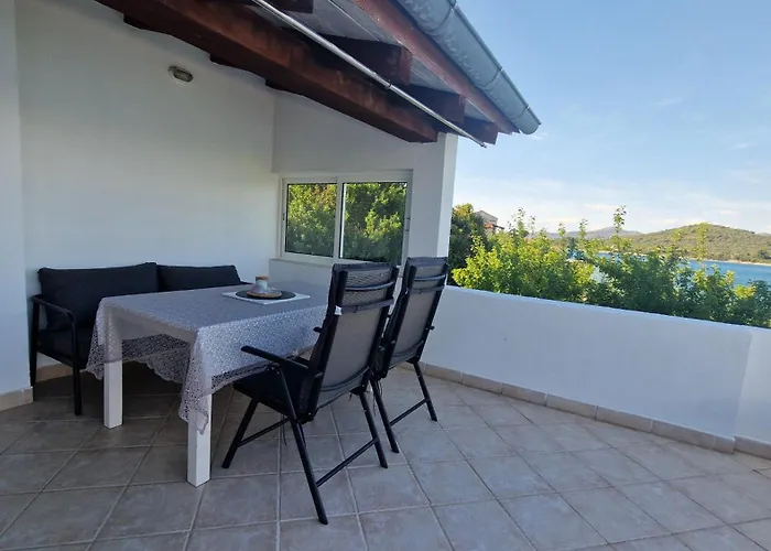 Beach Apartment Mali Iz *