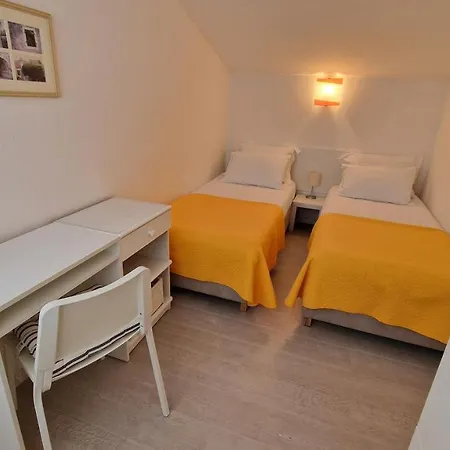 Beach Apartment Mali Iz شقة
