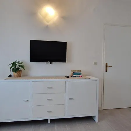 Beach Apartment Mali Iz Mali Iž